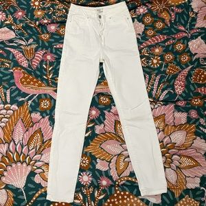 White skinny jeans
